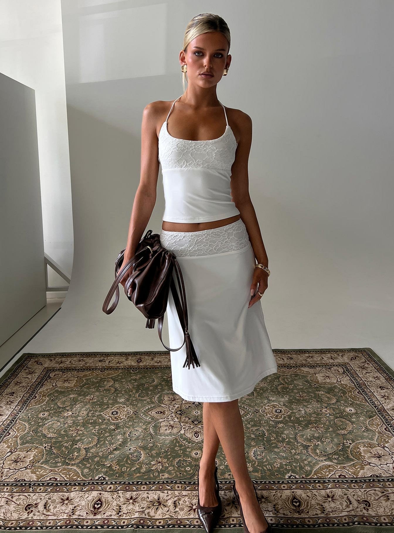 Falda midi con detalles de encaje, color blanco