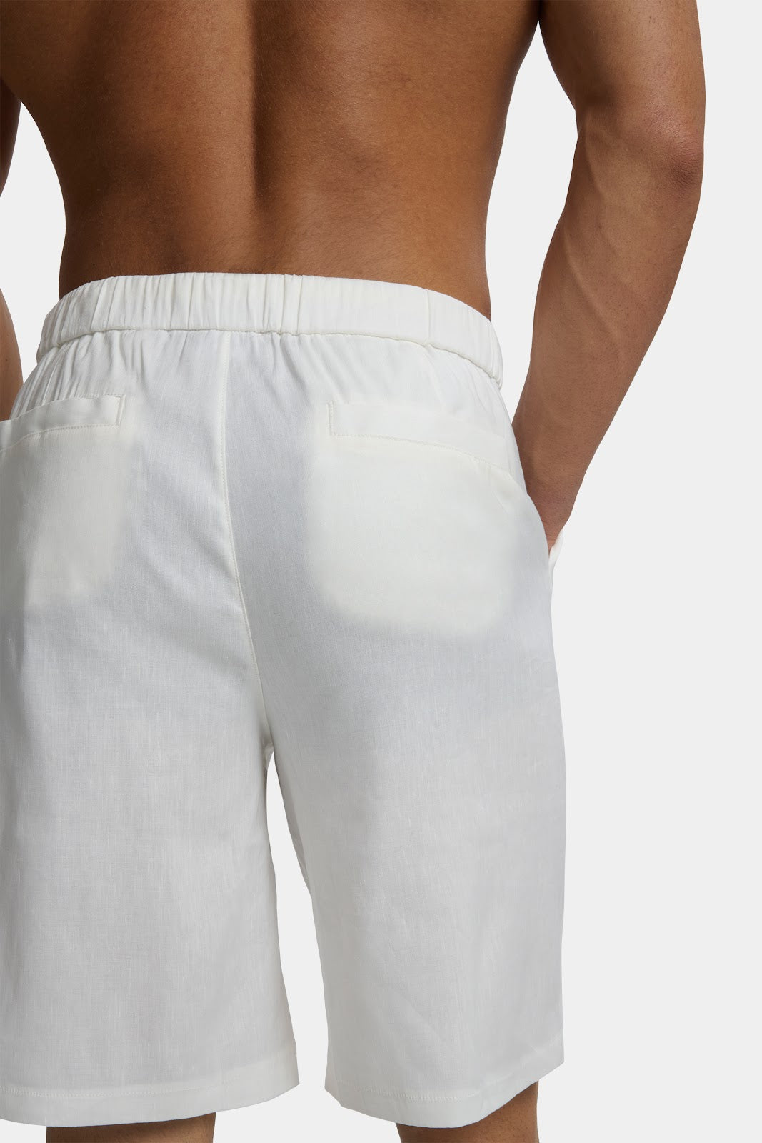 LOS PANTALONES CORTOS DE LINO