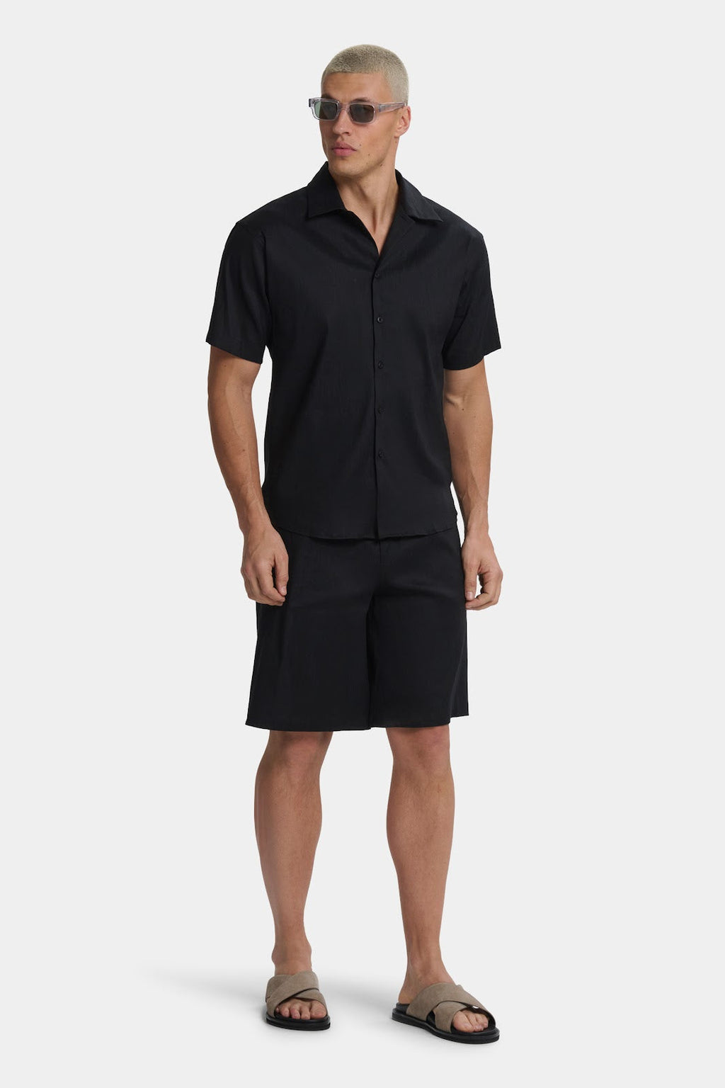 LOS PANTALONES CORTOS DE LINO