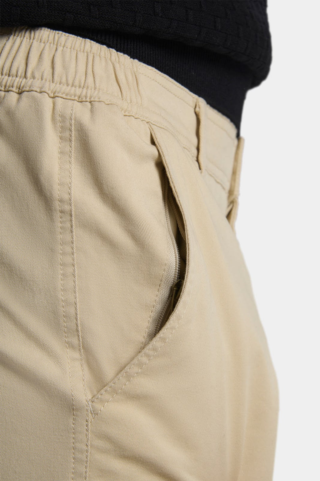 PANTALON CORTO ENTALLADO