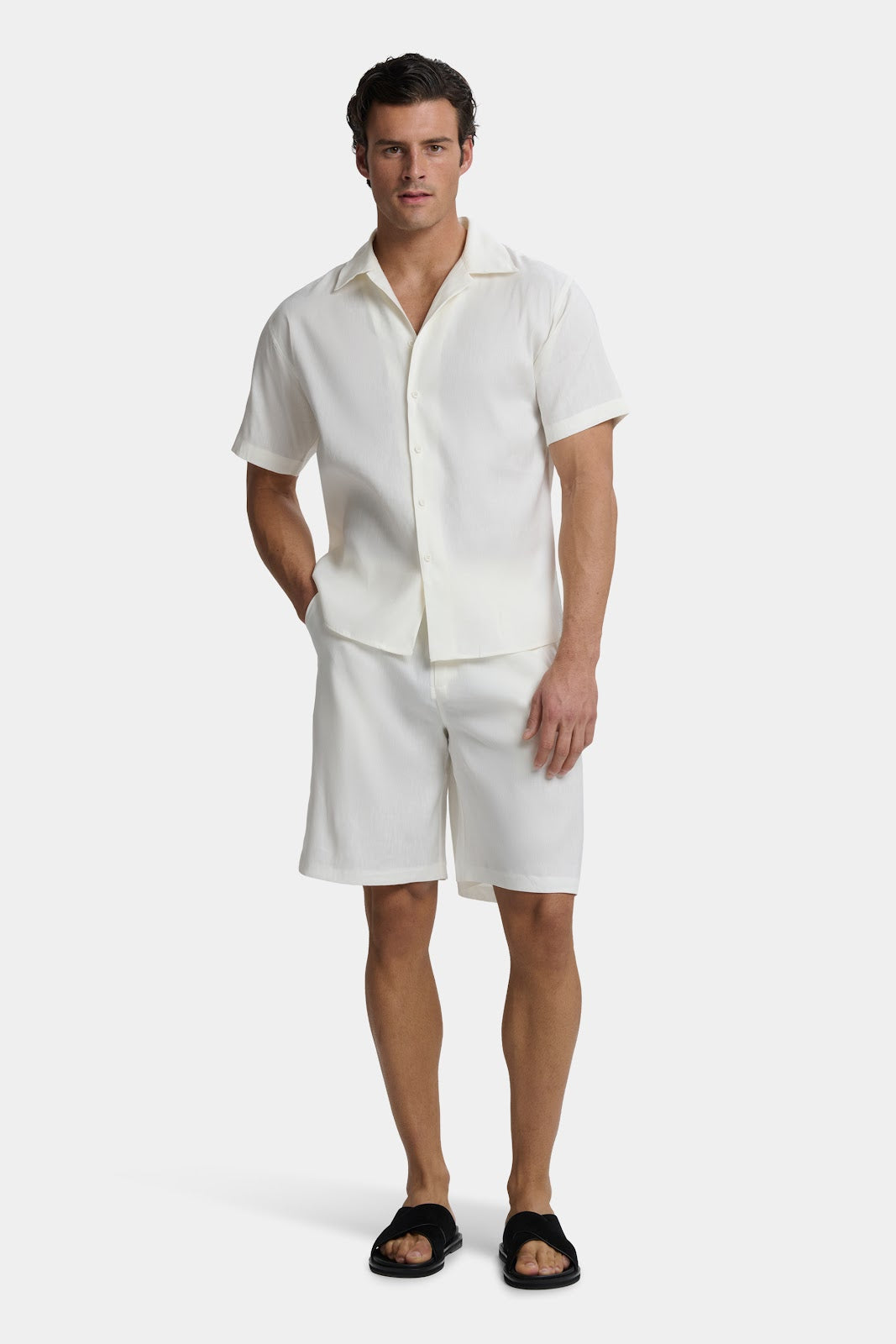 LOS PANTALONES CORTOS DE LINO