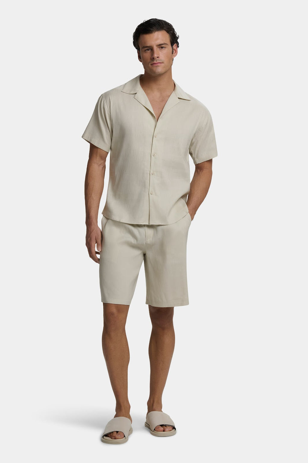 LOS PANTALONES CORTOS DE LINO