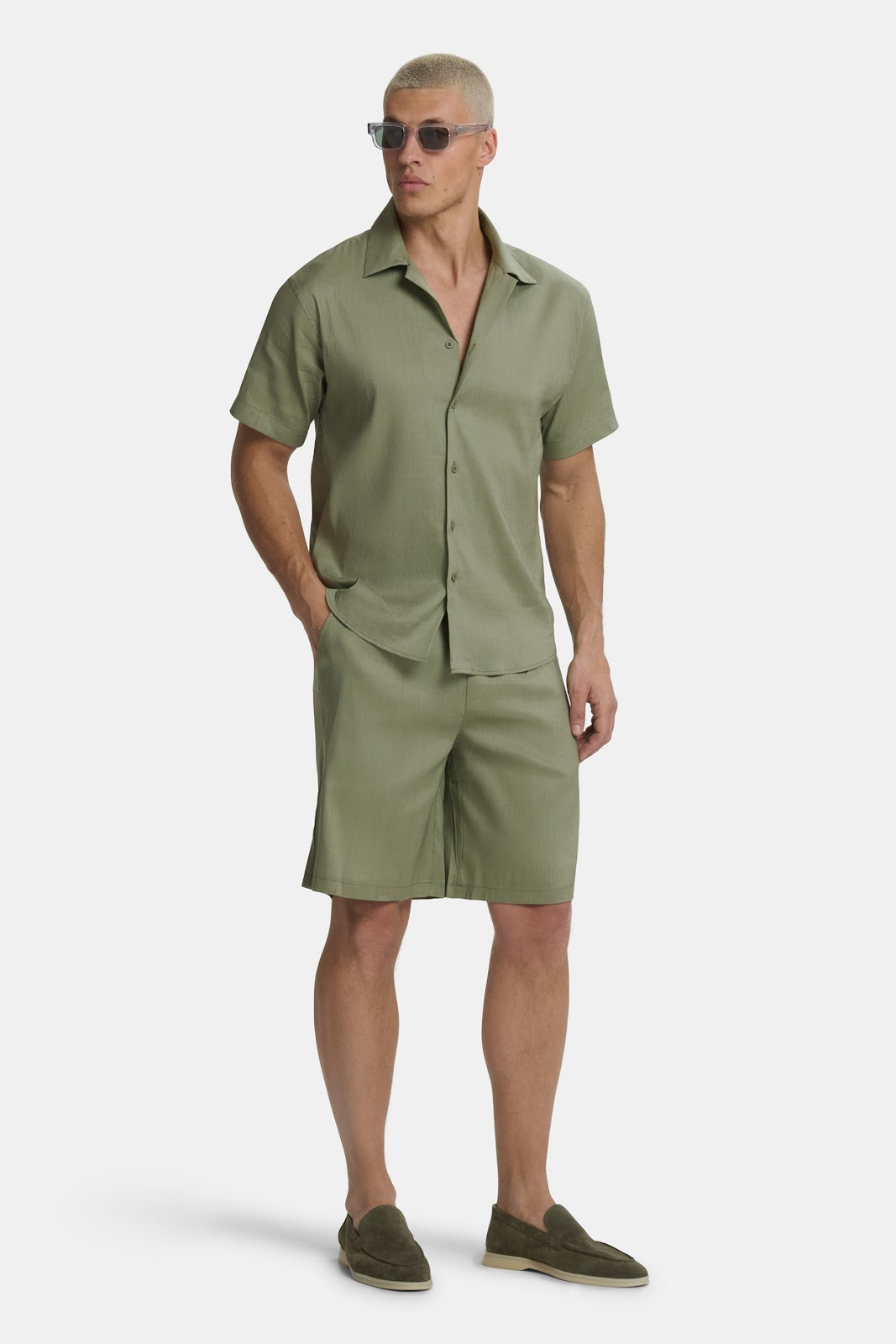 LOS PANTALONES CORTOS DE LINO