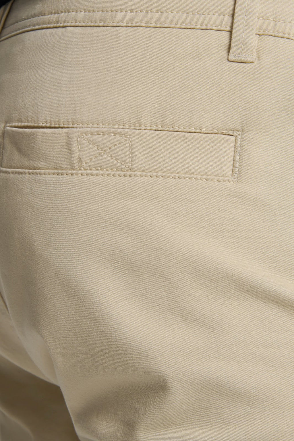 PANTALON CORTO ENTALLADO