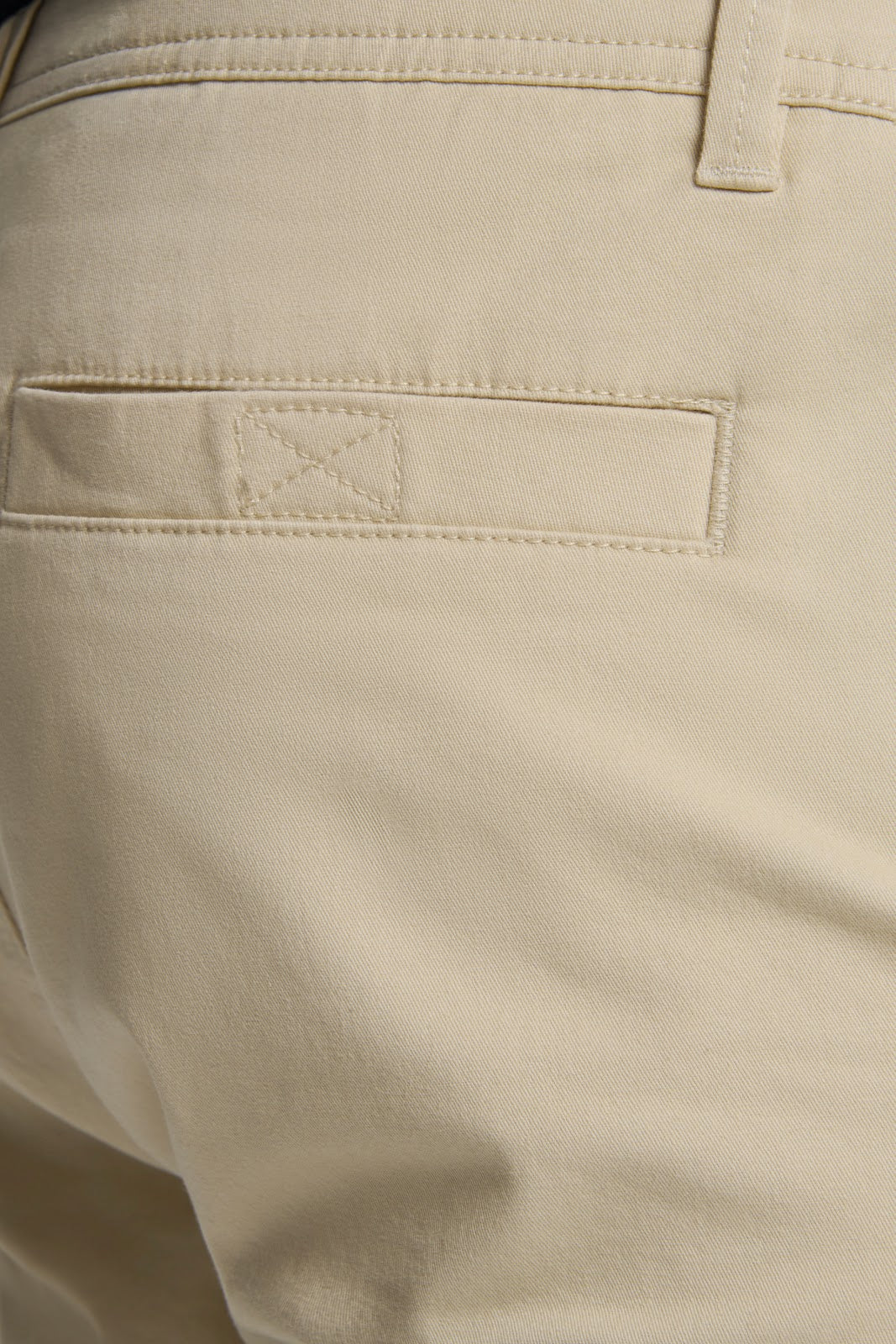 PANTALON CORTO ENTALLADO