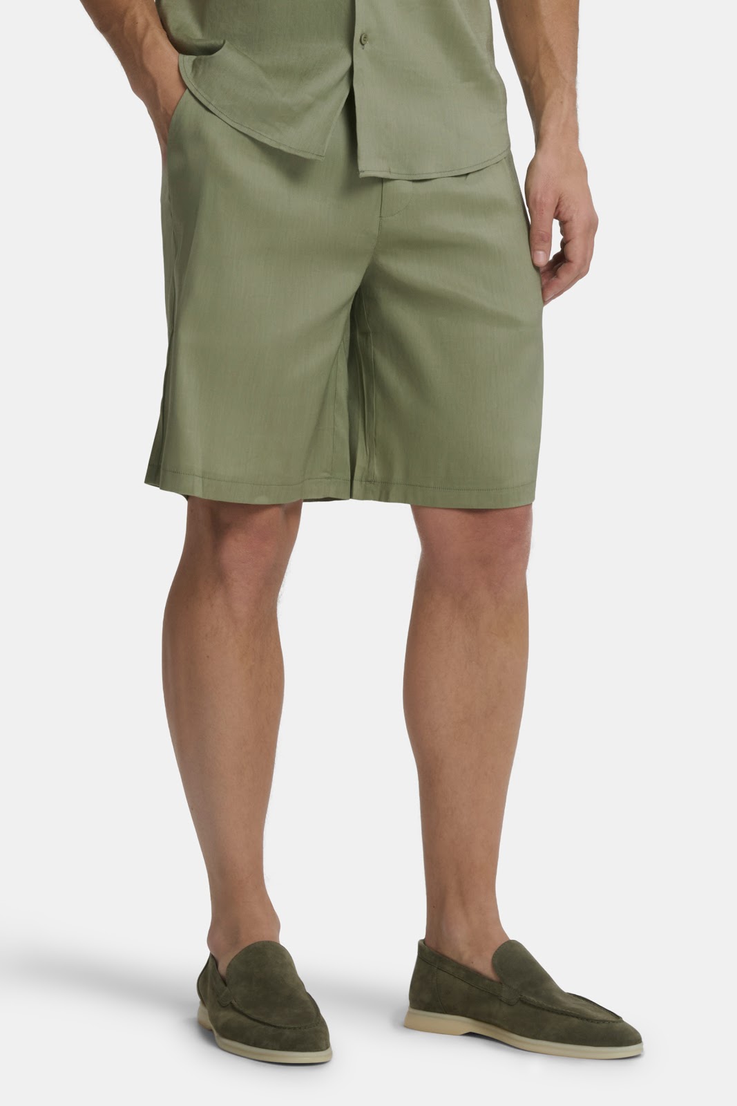 LOS PANTALONES CORTOS DE LINO