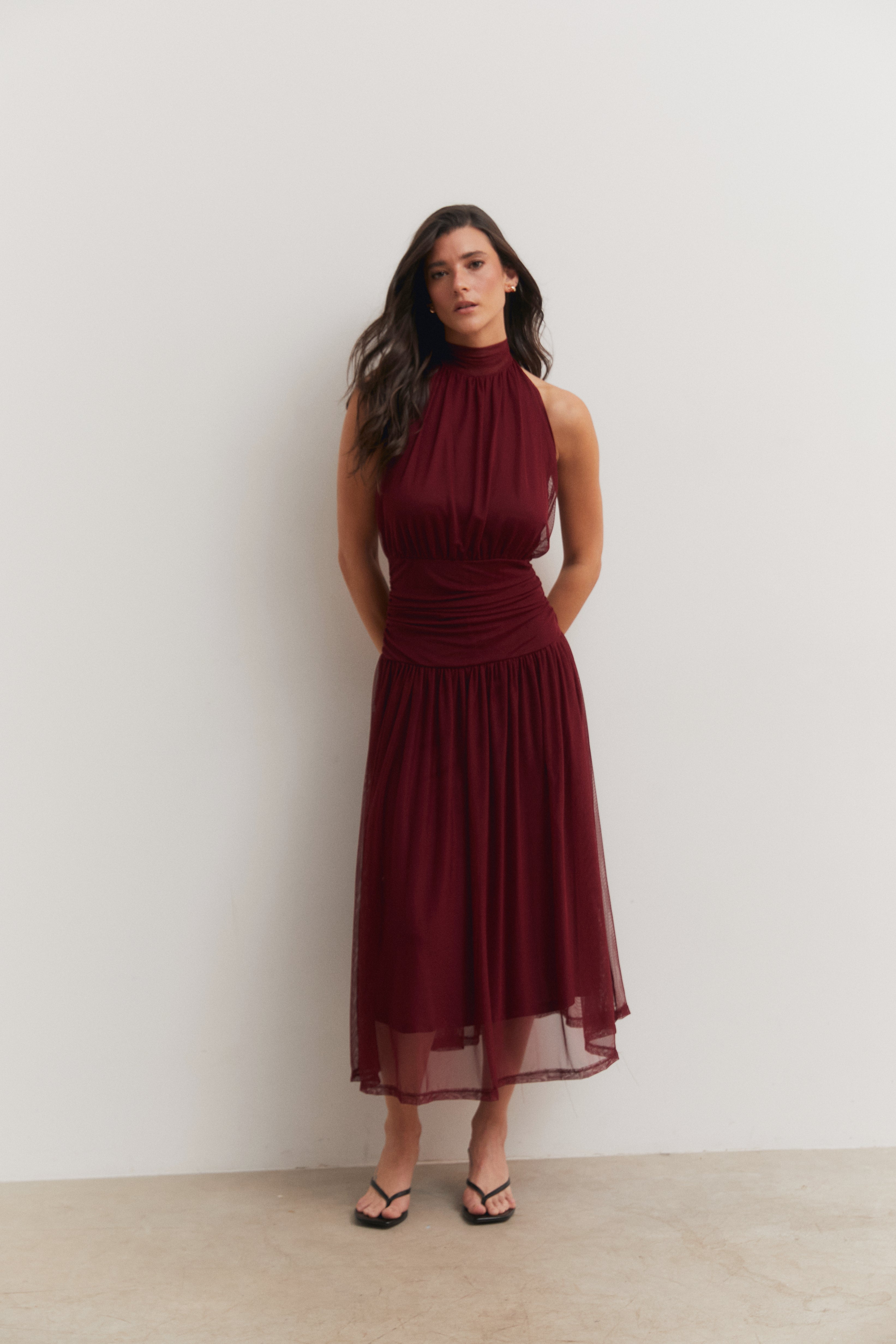 Vestido tul cuello halter granate