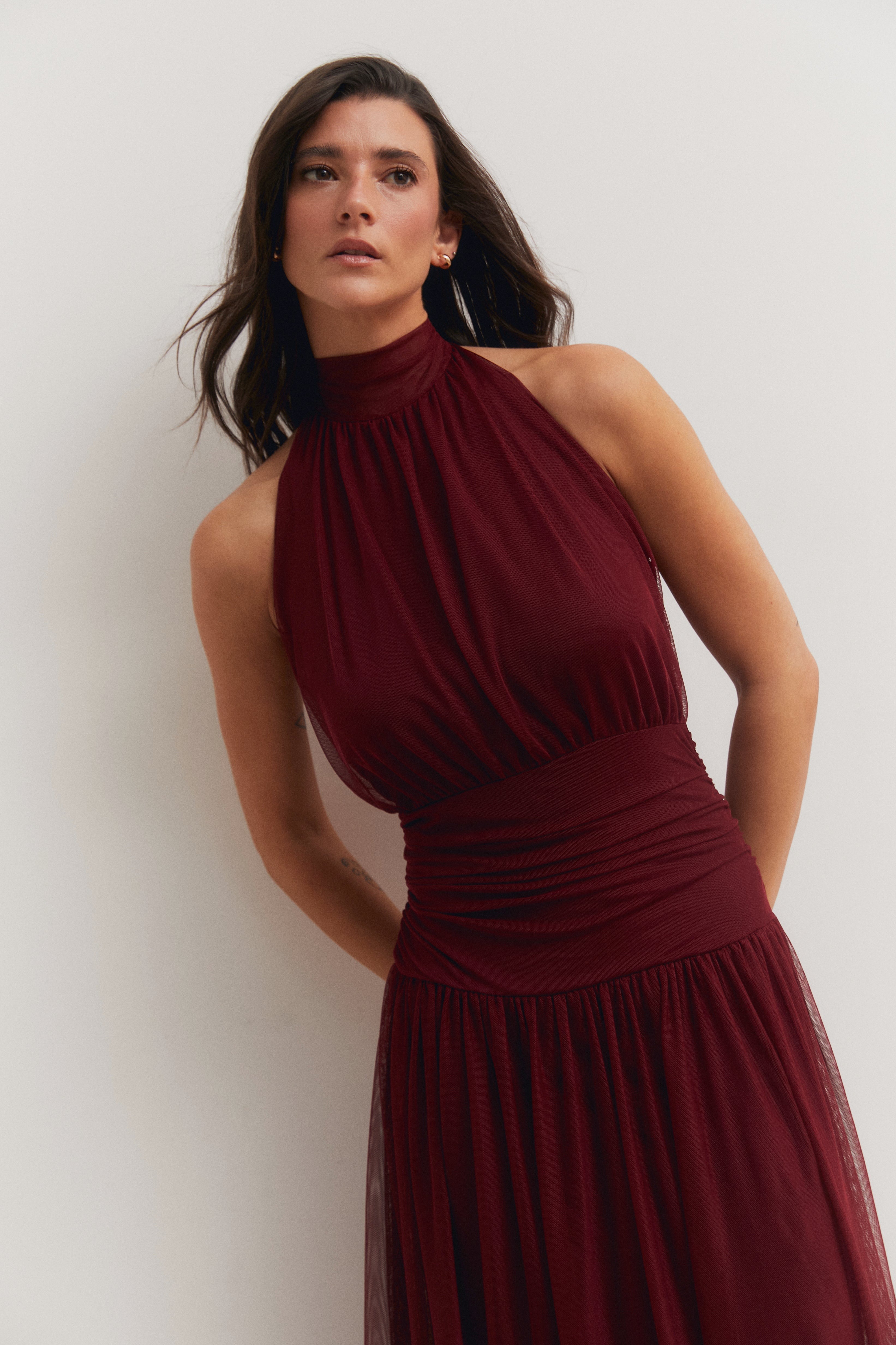 Vestido tul cuello halter granate