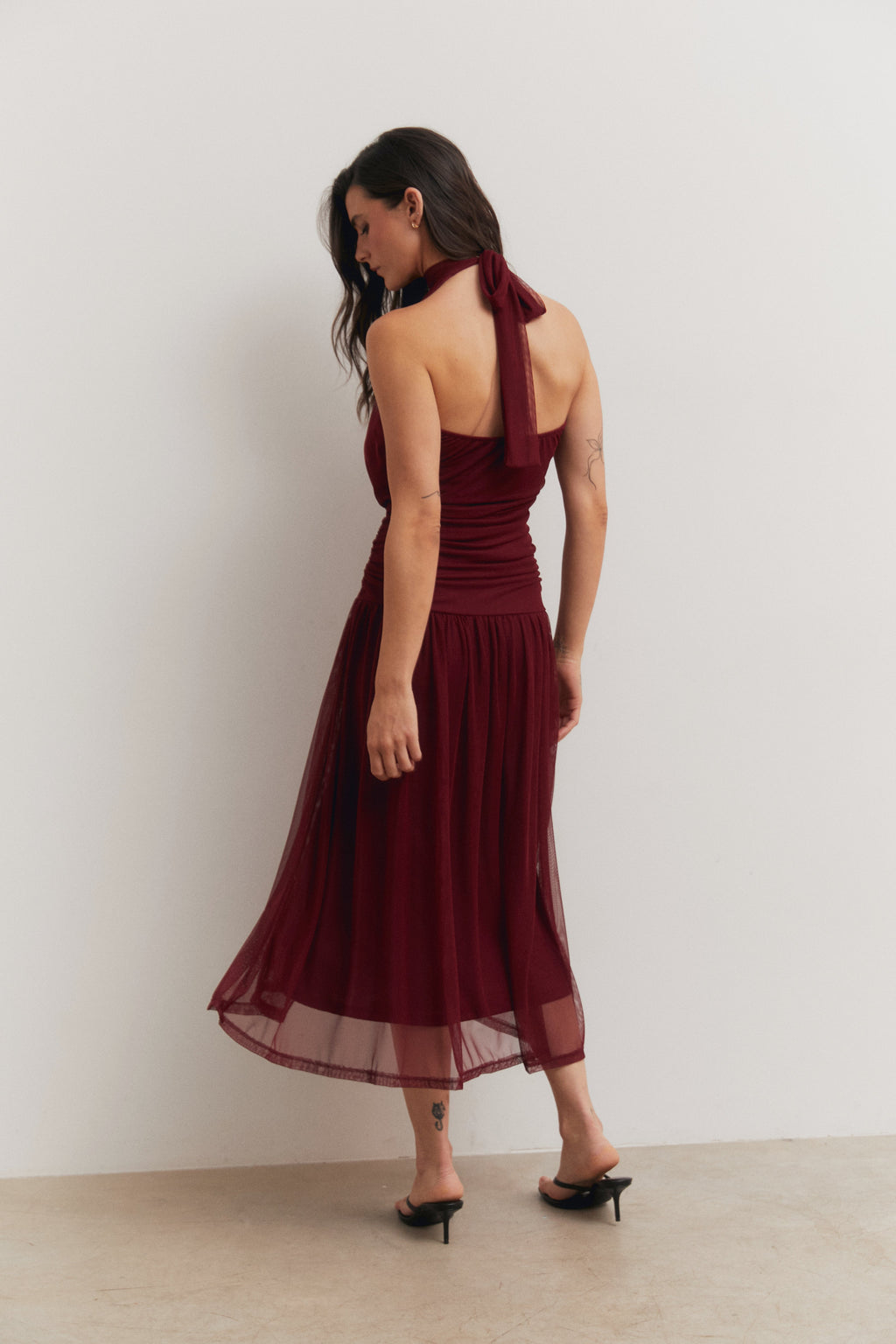 Vestido tul cuello halter granate