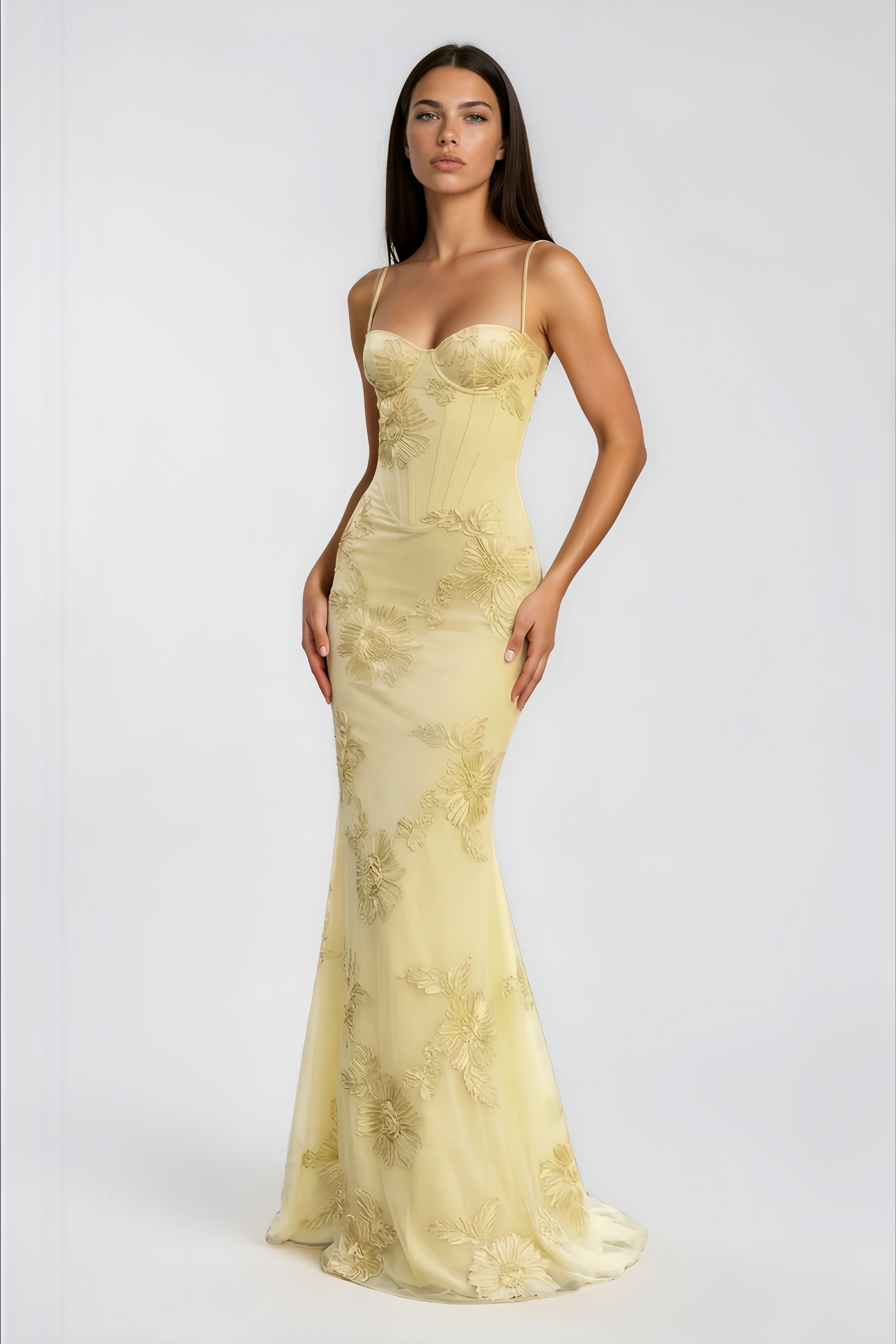 Vestido largo tipo corsé con apliques florales amarillos