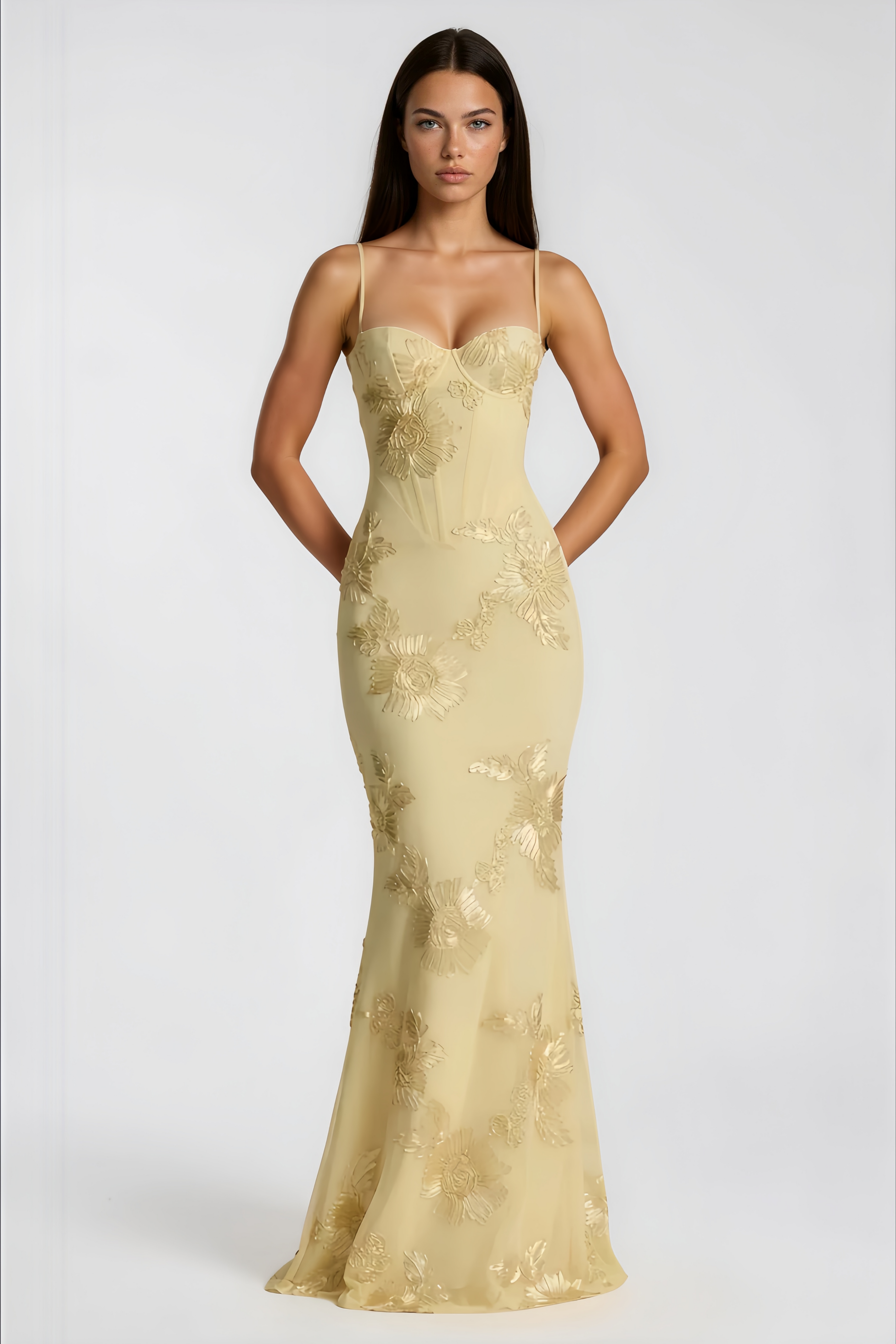 Vestido largo tipo corsé con apliques florales amarillos