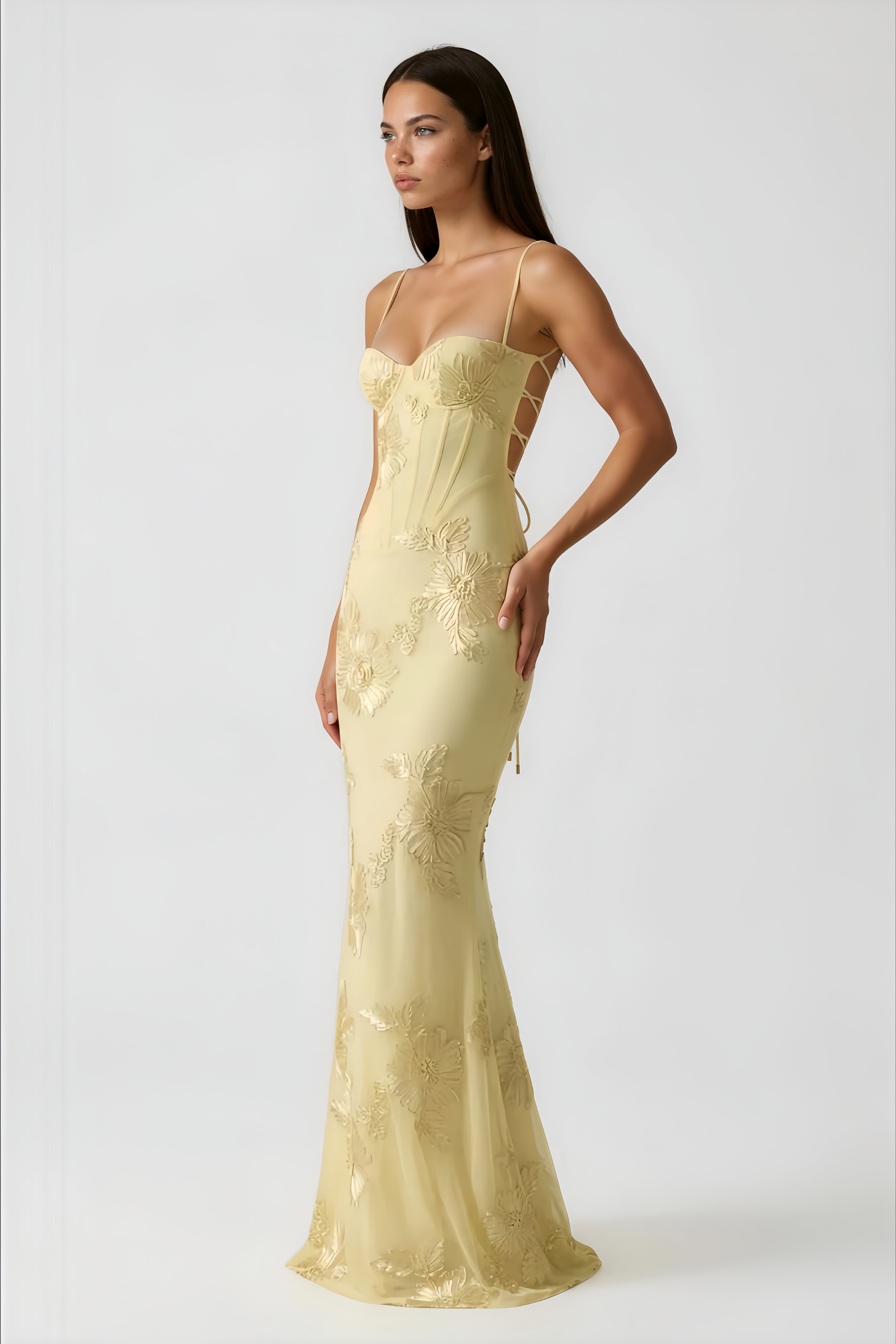Vestido largo tipo corsé con apliques florales amarillos