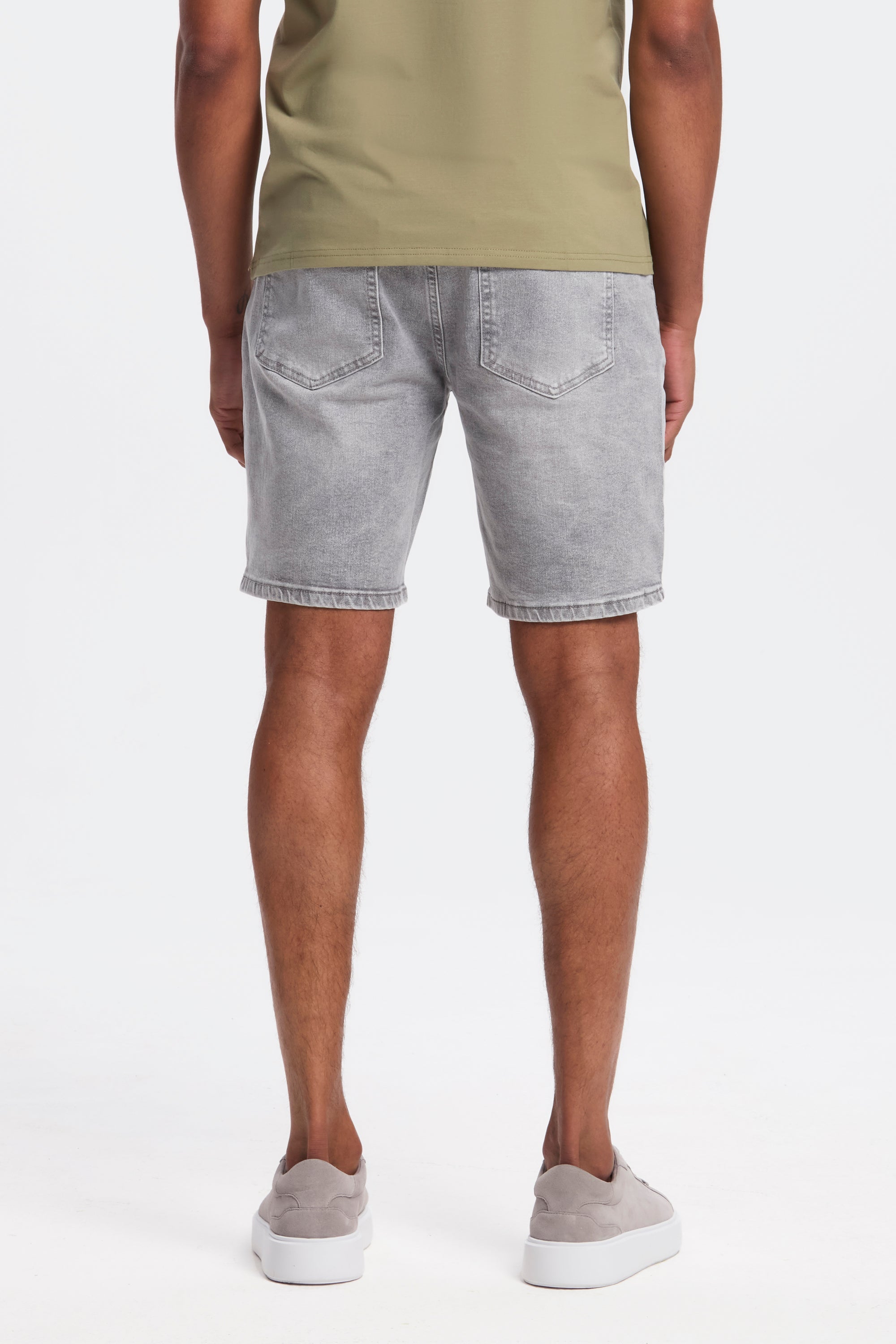 LOS PANTALONES CORTOS