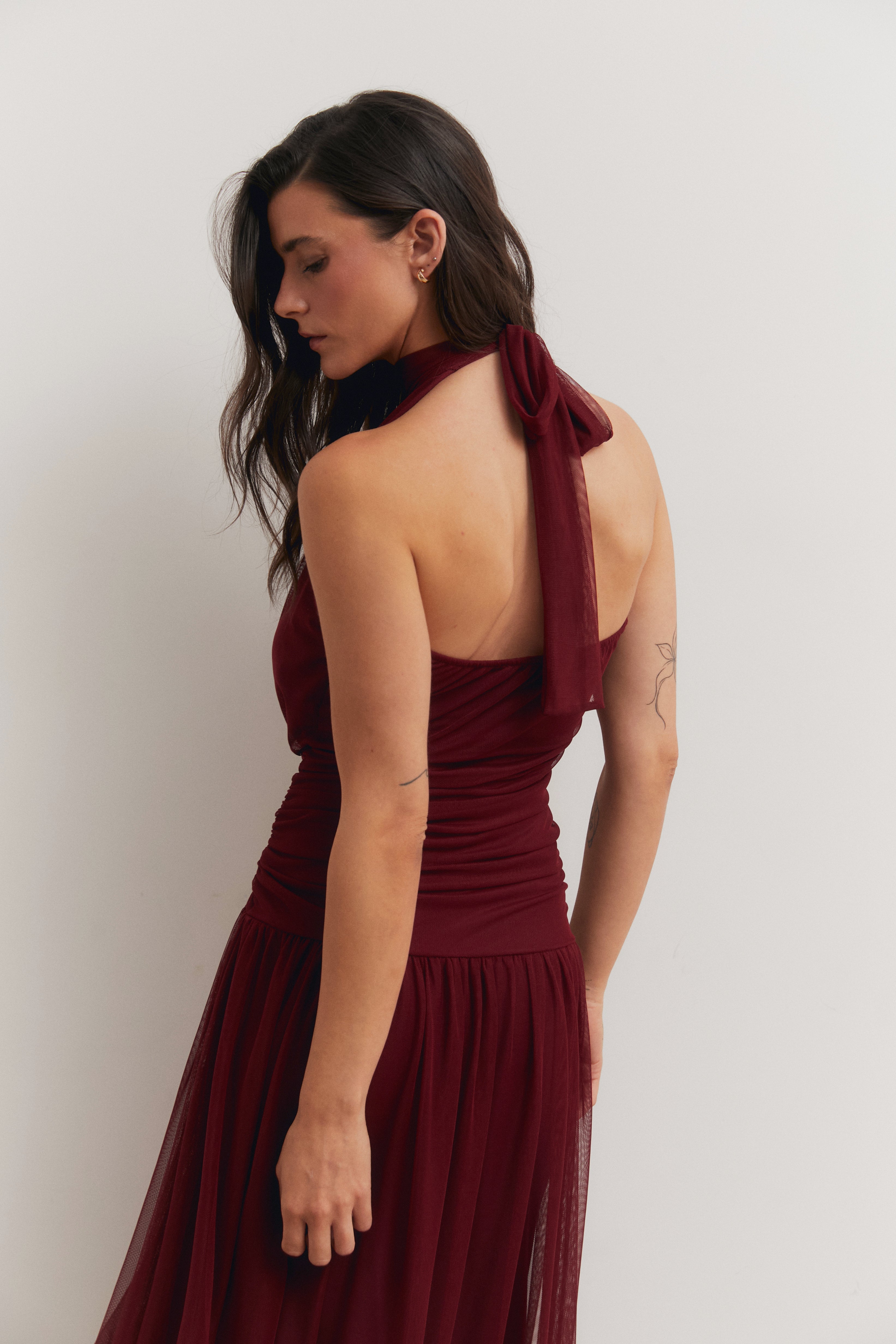 Vestido tul cuello halter granate