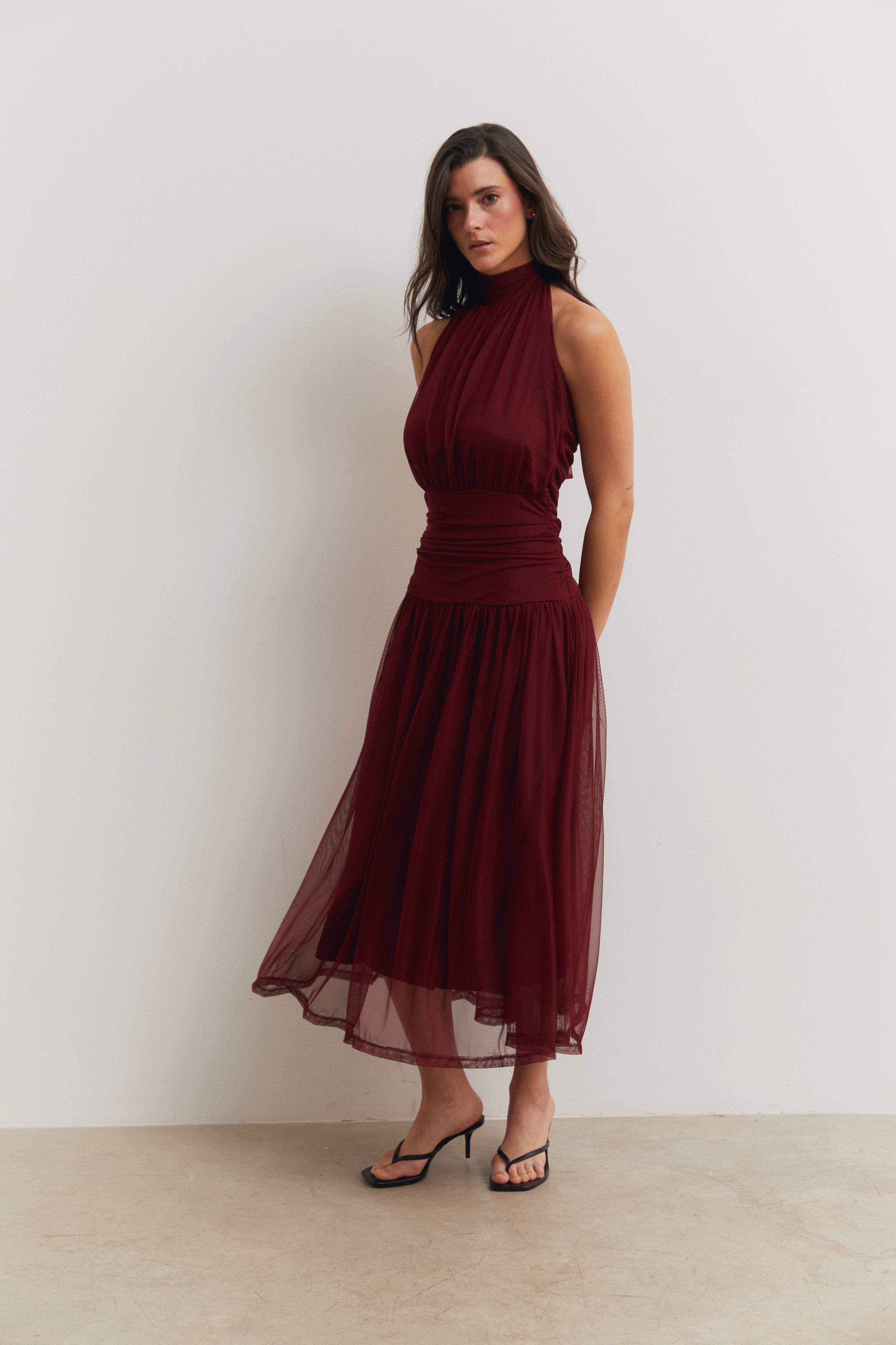 Vestido tul cuello halter granate