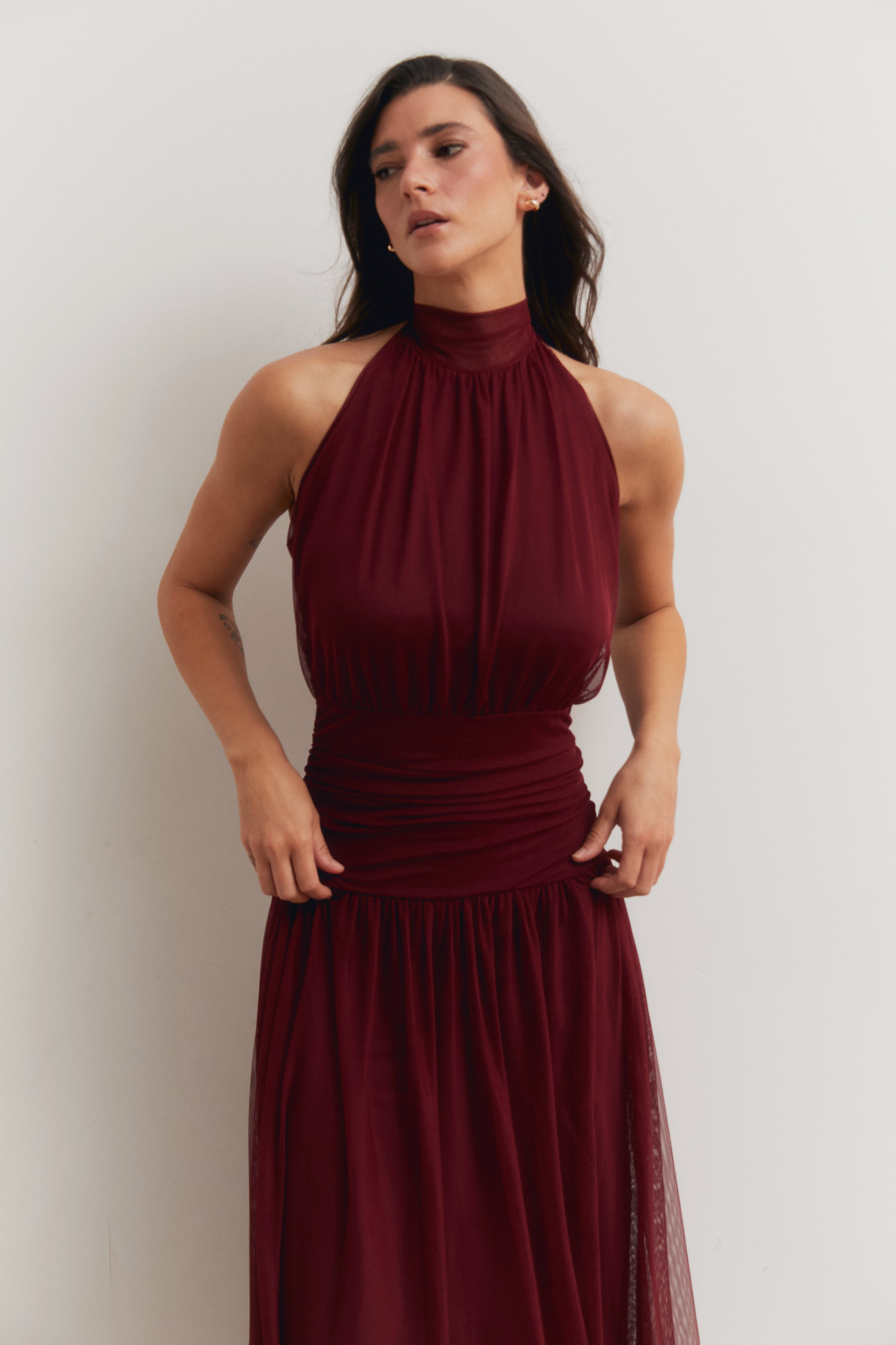 Vestido tul cuello halter granate