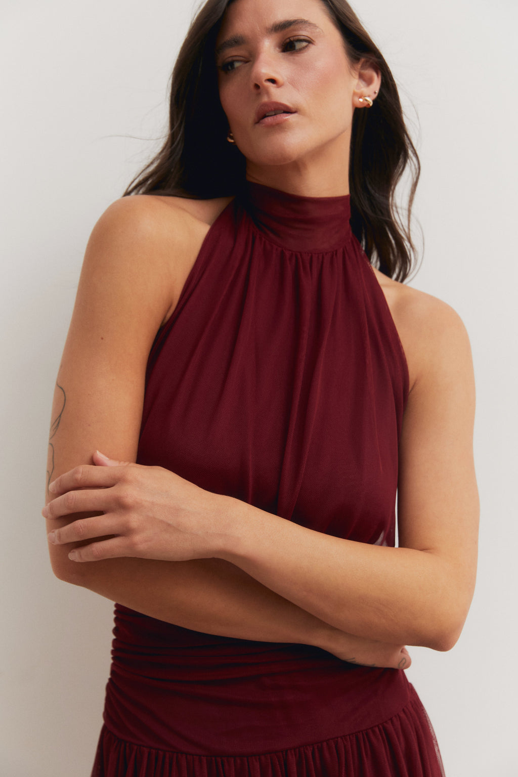 Vestido tul cuello halter granate