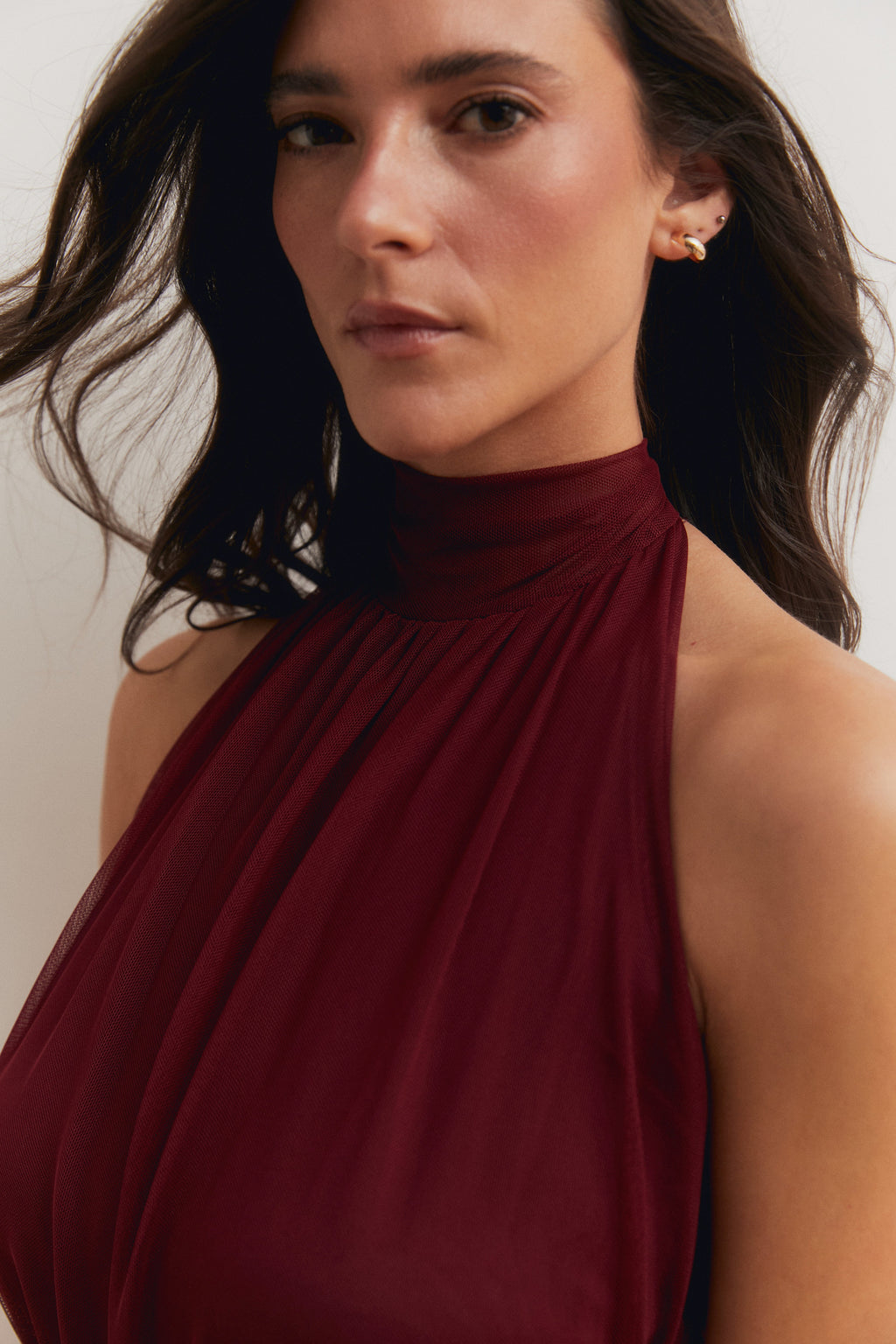 Vestido tul cuello halter granate