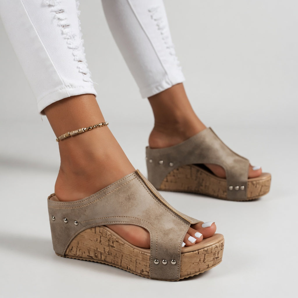Zapatillas de plataforma de corcho con tachuelas y estilo bohemio
