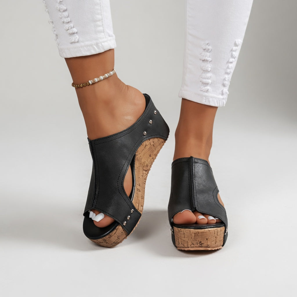 Zapatillas de plataforma de corcho con tachuelas y estilo bohemio