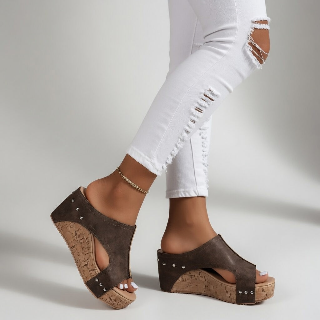 Zapatillas de plataforma de corcho con tachuelas y estilo bohemio