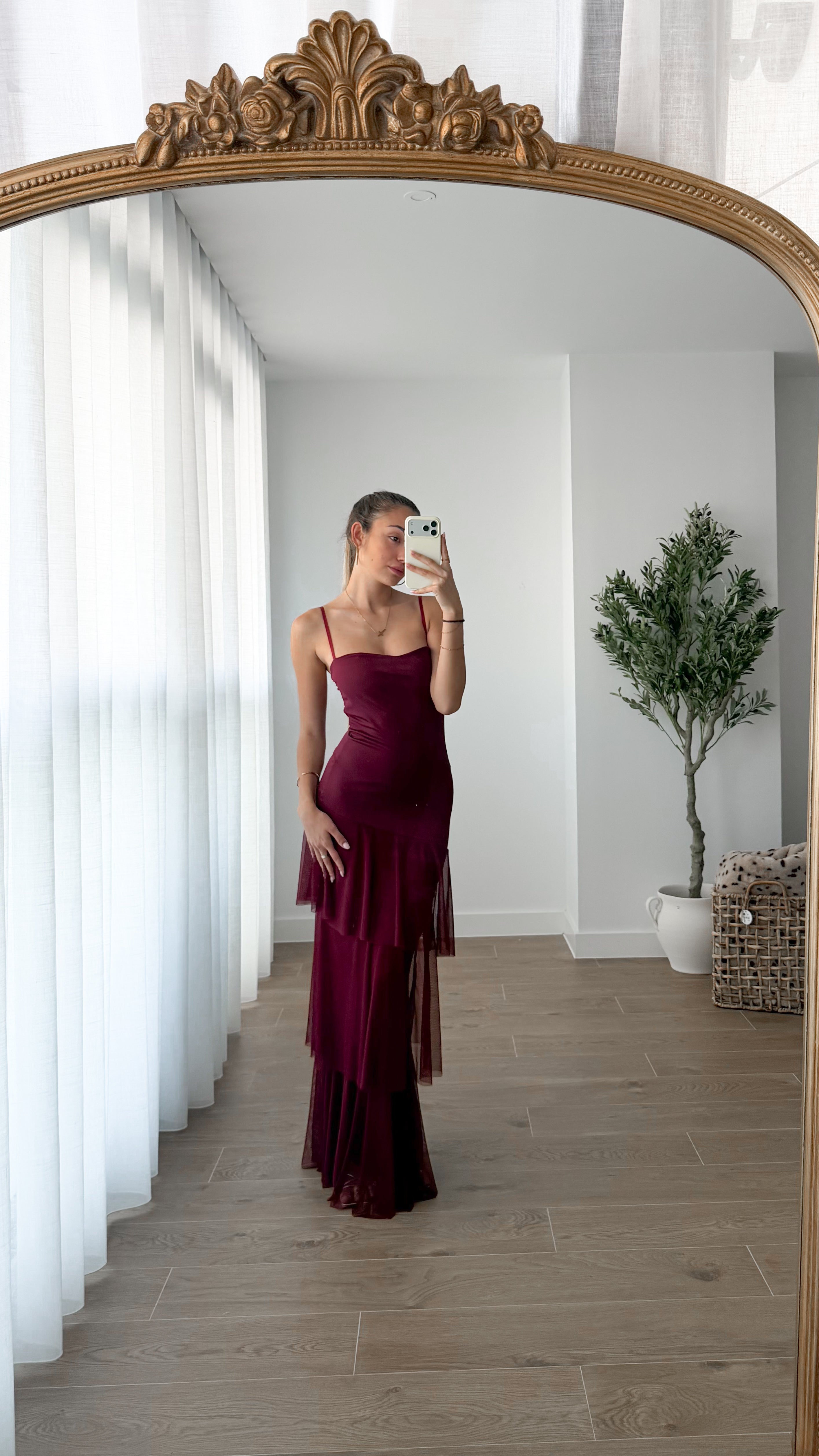 vestido de tirantes regulables con volante de gasas elegancia