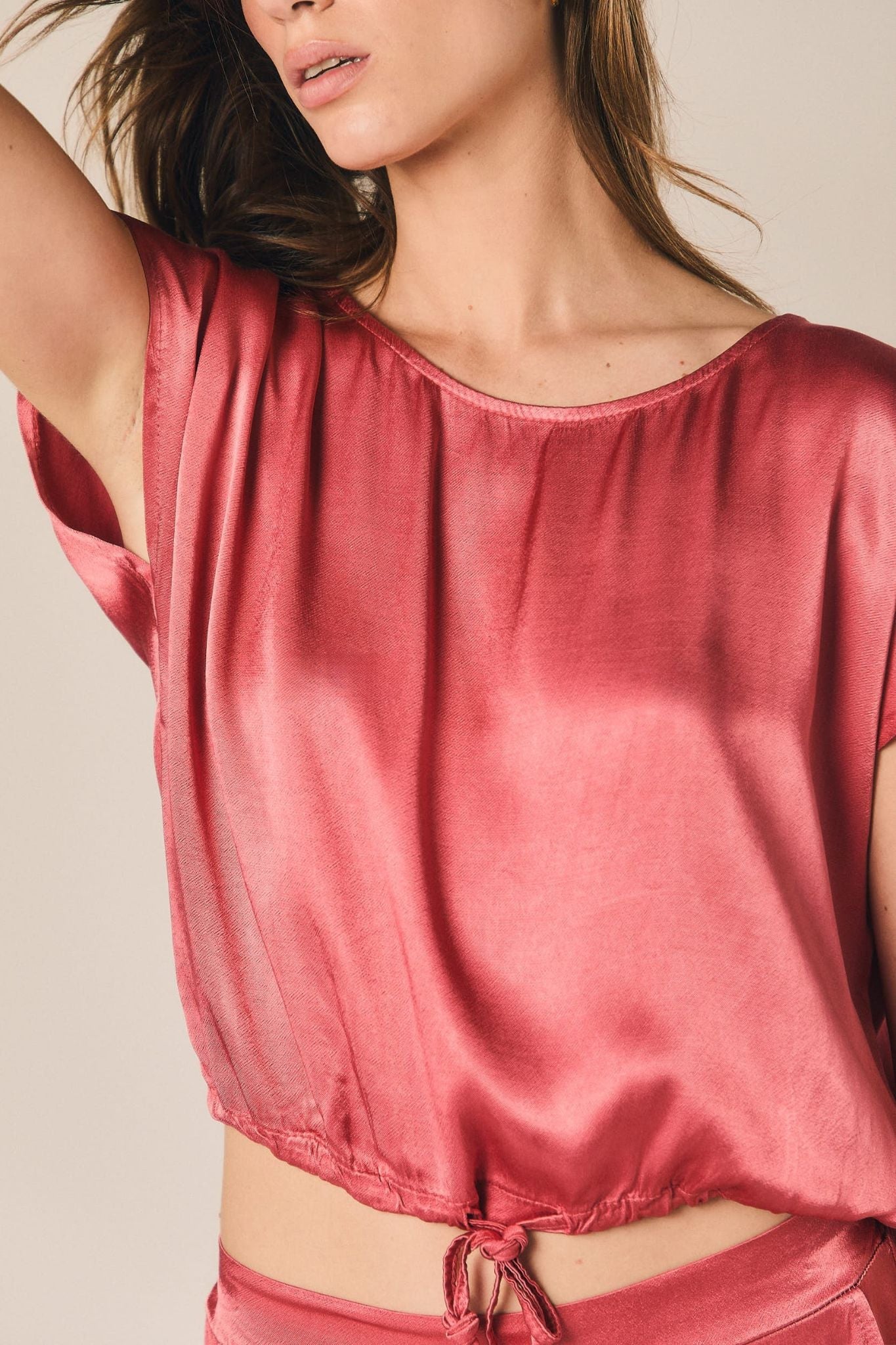 Camiseta raso con cordón fresa