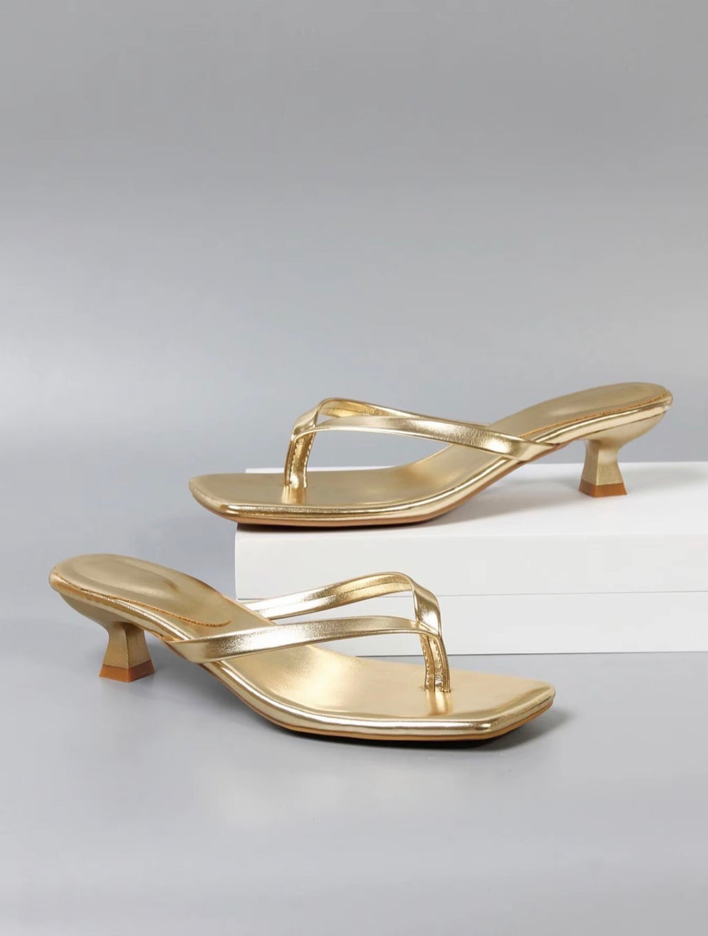 Sandalias de tacón alto para mujer en color liso, elegantes zapatos sin cierre con punta cuadrada, ideales para fiestas, uso diario y ocasiones especiales. Calzado femenino para mujeres y niñas.