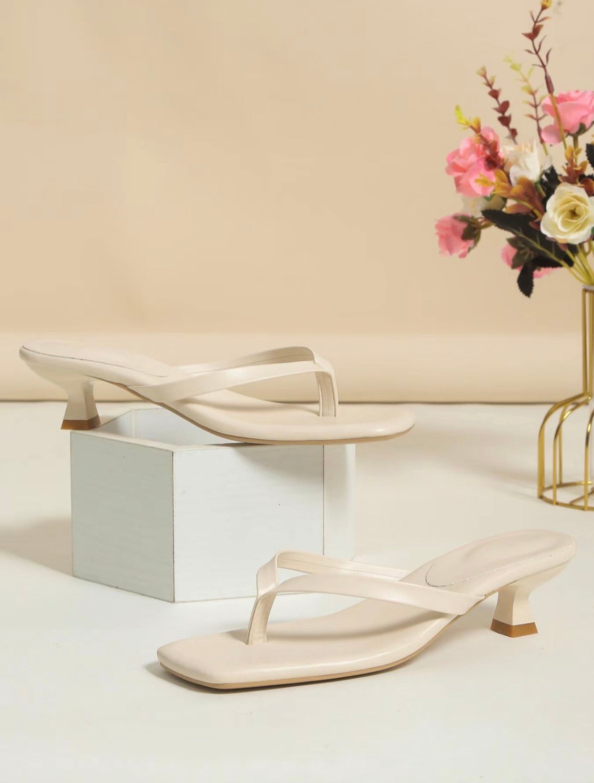 Sandalias de tacón alto para mujer en color liso, elegantes zapatos sin cierre con punta cuadrada, ideales para fiestas, uso diario y ocasiones especiales. Calzado femenino para mujeres y niñas.