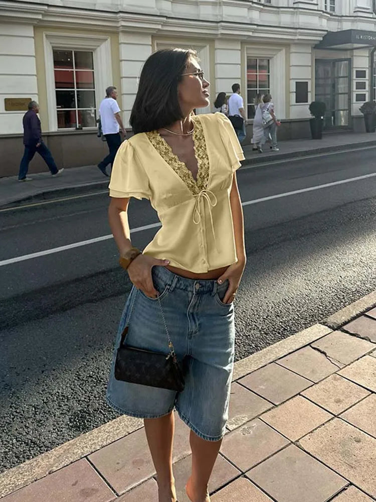 Blusa Vera de satén y encaje