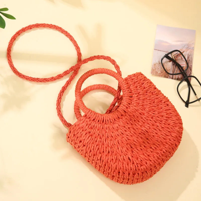 Bolso bandolera de mimbre y ratán con forma de media luna