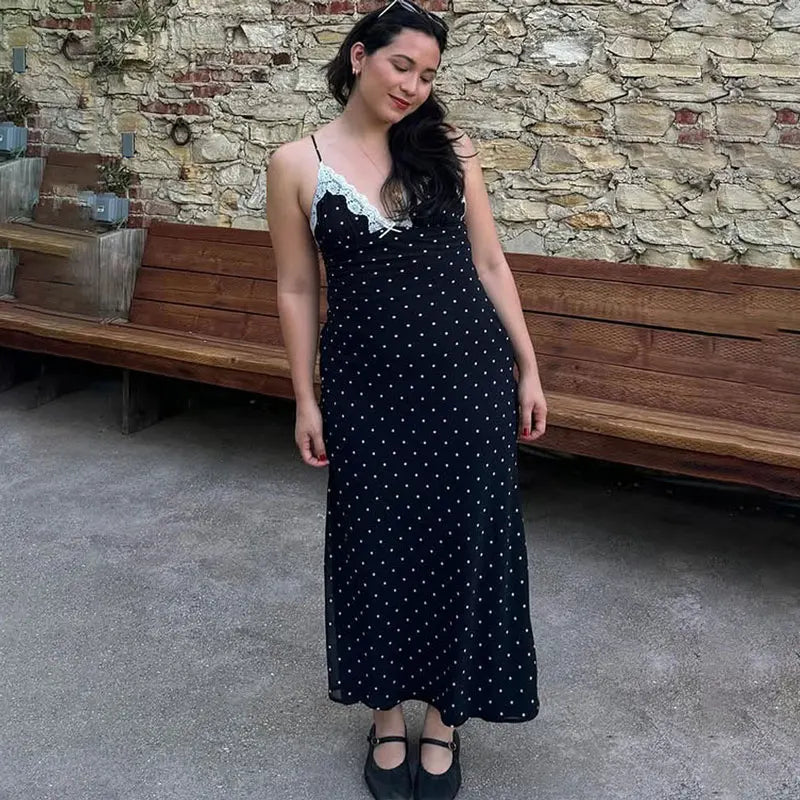 Vestido largo con cuello en V y encaje