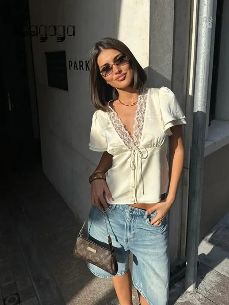 Blusa Vera de satén y encaje