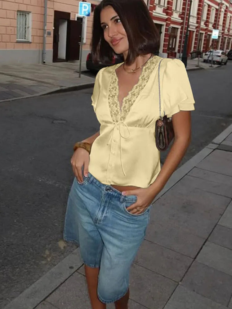 Blusa Vera de satén y encaje