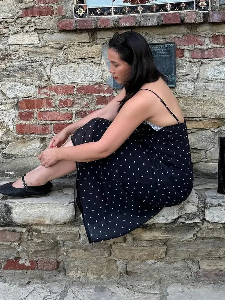 Vestido largo con cuello en V y encaje